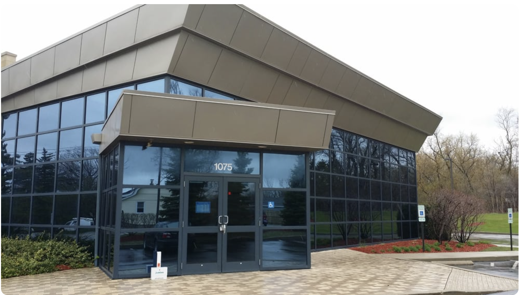 Waukegan Immediate Care clinic building exterior - Located at 1075 N Green Bay Rd, Waukegan IL 60085